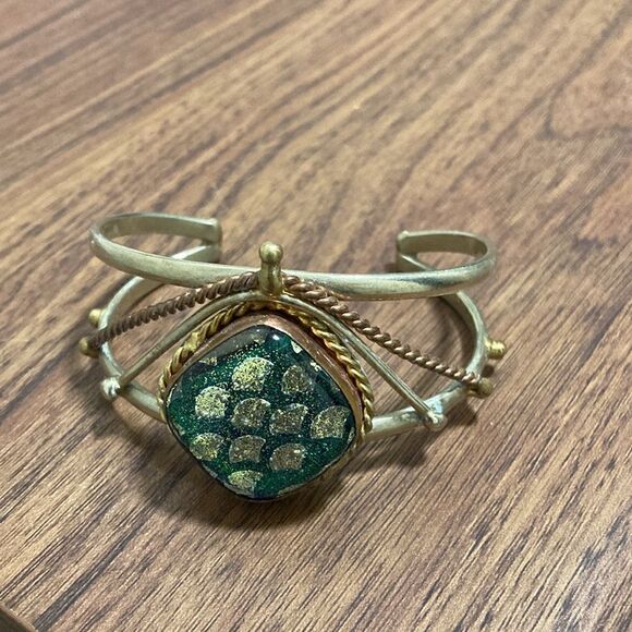 Unique Vintage Cuff Bracelet in Silver & Gold-tone with Green Center Stone. - Picture 3 of 5